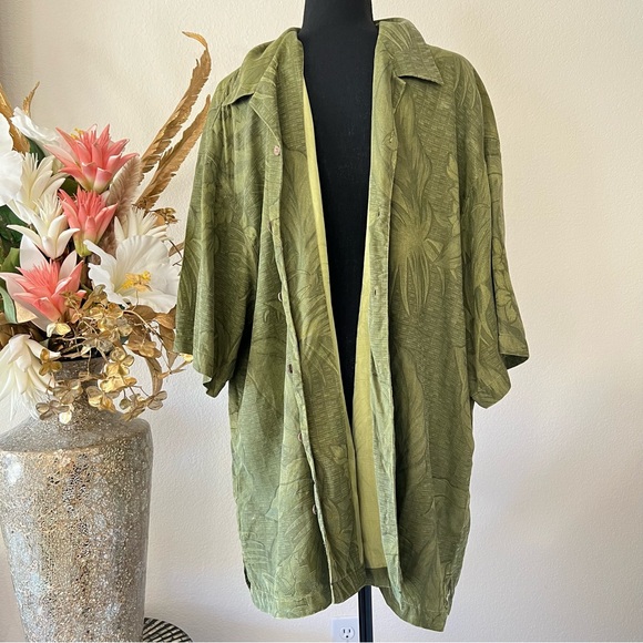 SOLD Tommy Bahama 100% Silk Vivid Green Tropical Print Button Down Shirt - Picture 2 of 9